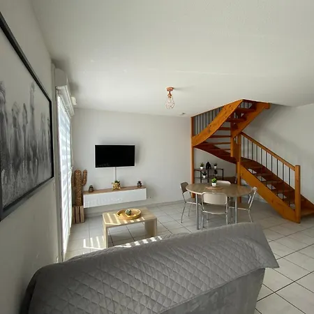 Sol-y-days Cap Camargue, Grand Duplex 6 Couchages De Tourisme Avec Piscine Daire *